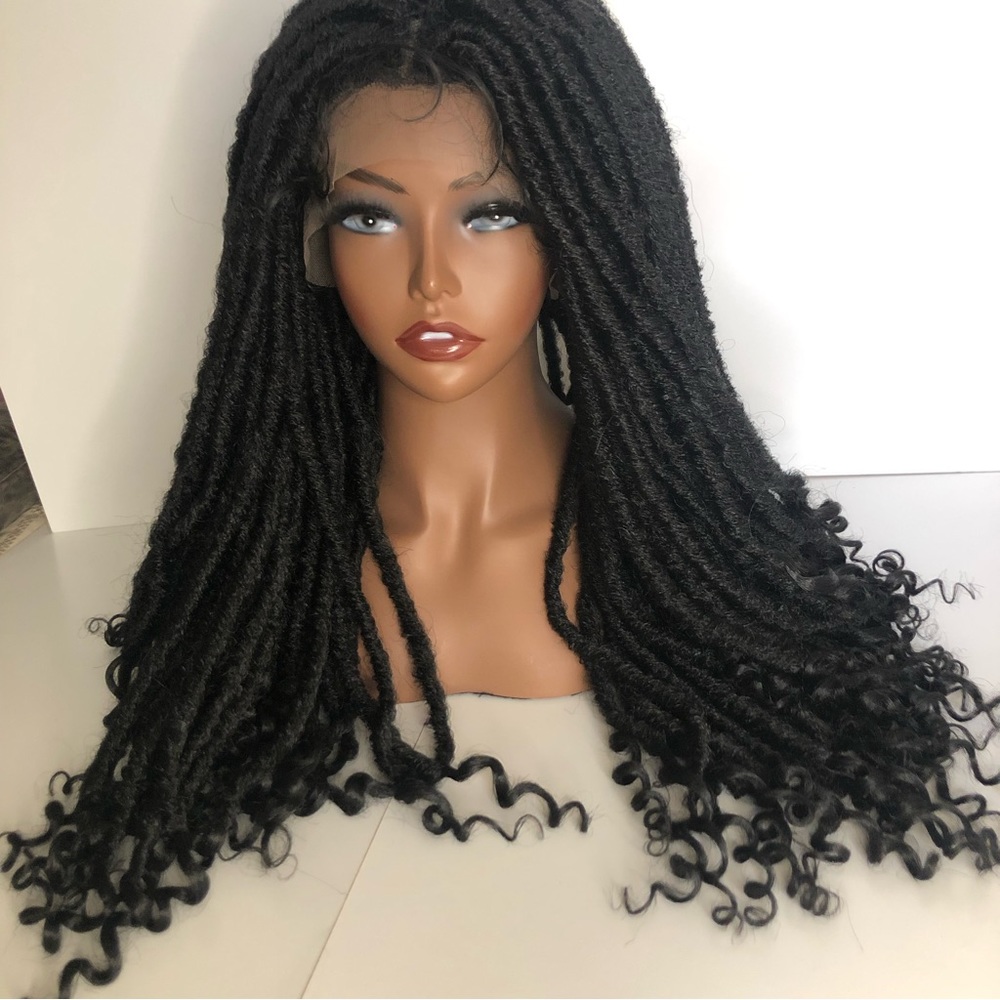 Sold 🚨 New Full lace wig w baby hair • black synthetic twists curls at the end